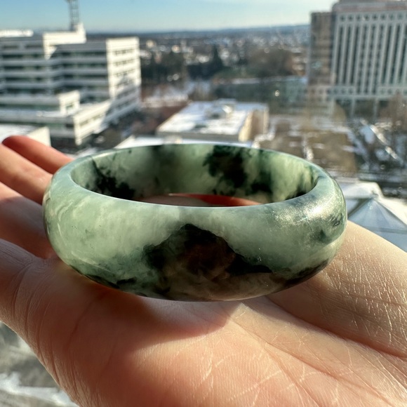 Jadeite Bangle diameter 57 mm - Picture 4 of 13